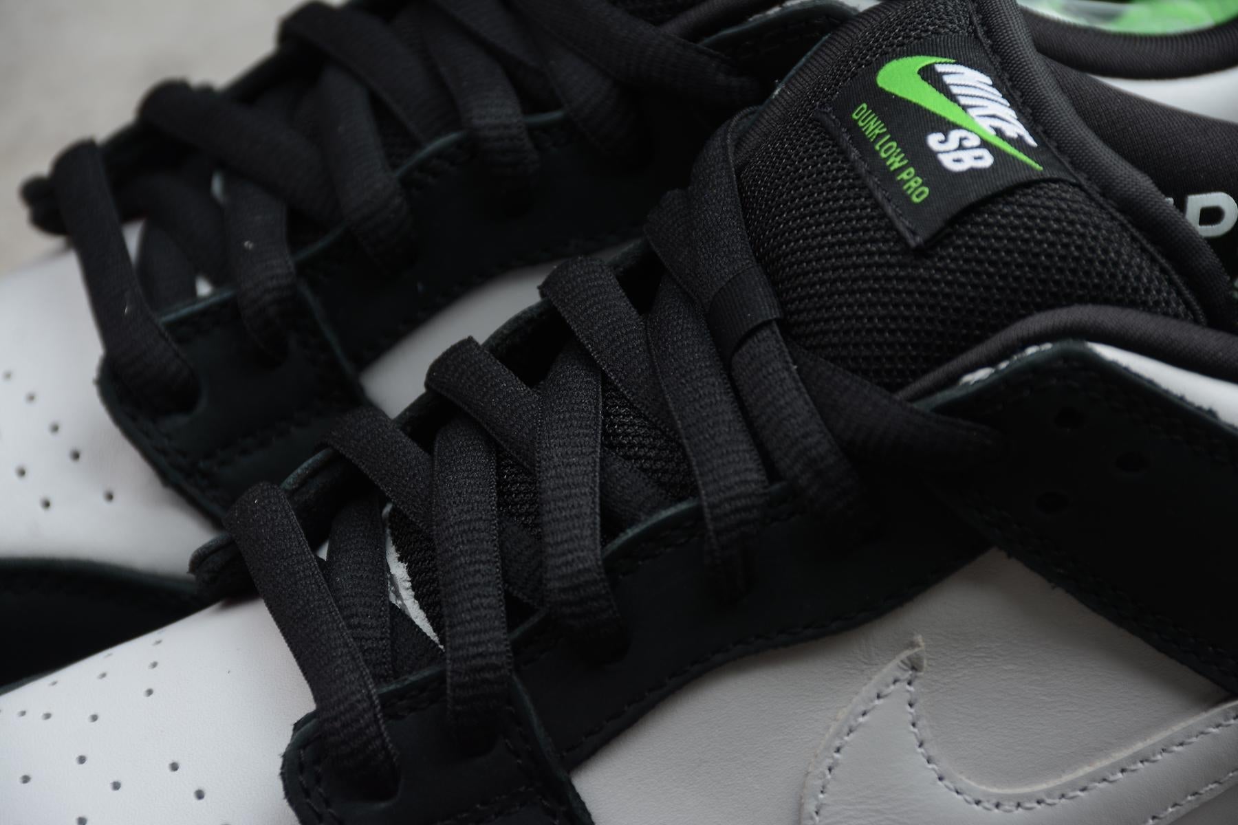 Nike SB Dunk Low Staple Panda Pigeon