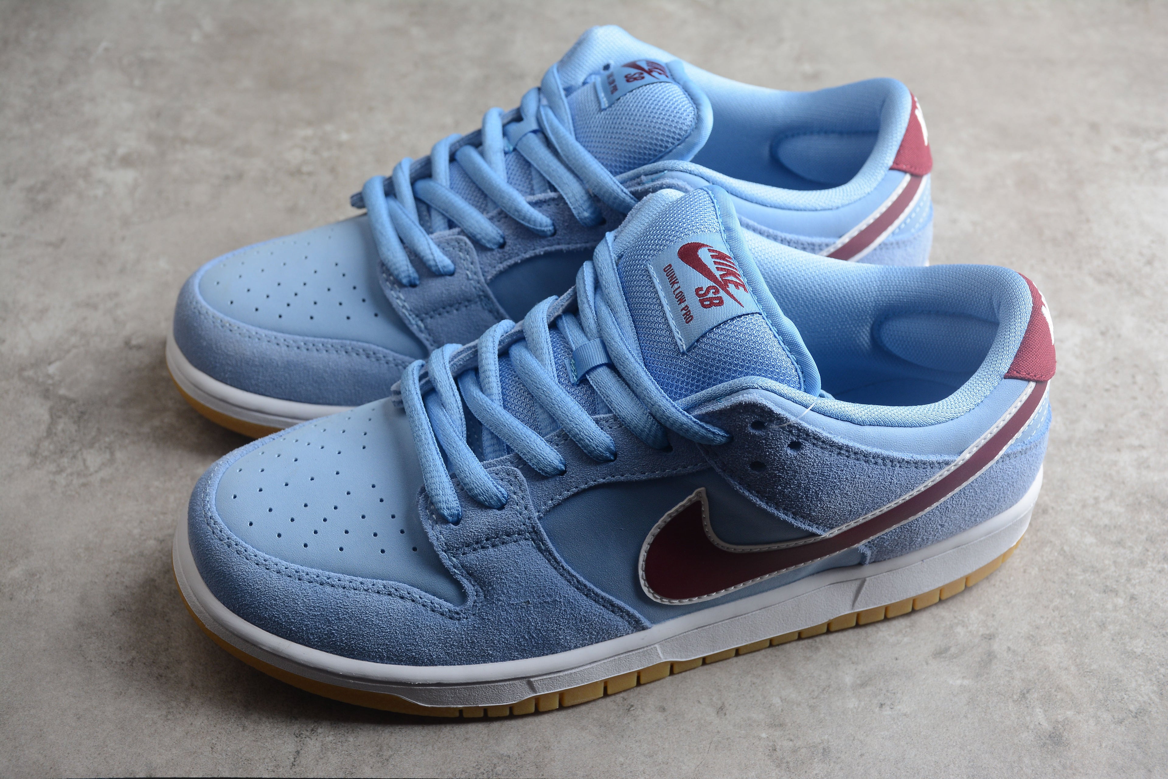 Nike SB Dunk Low Philadelphia Phillies