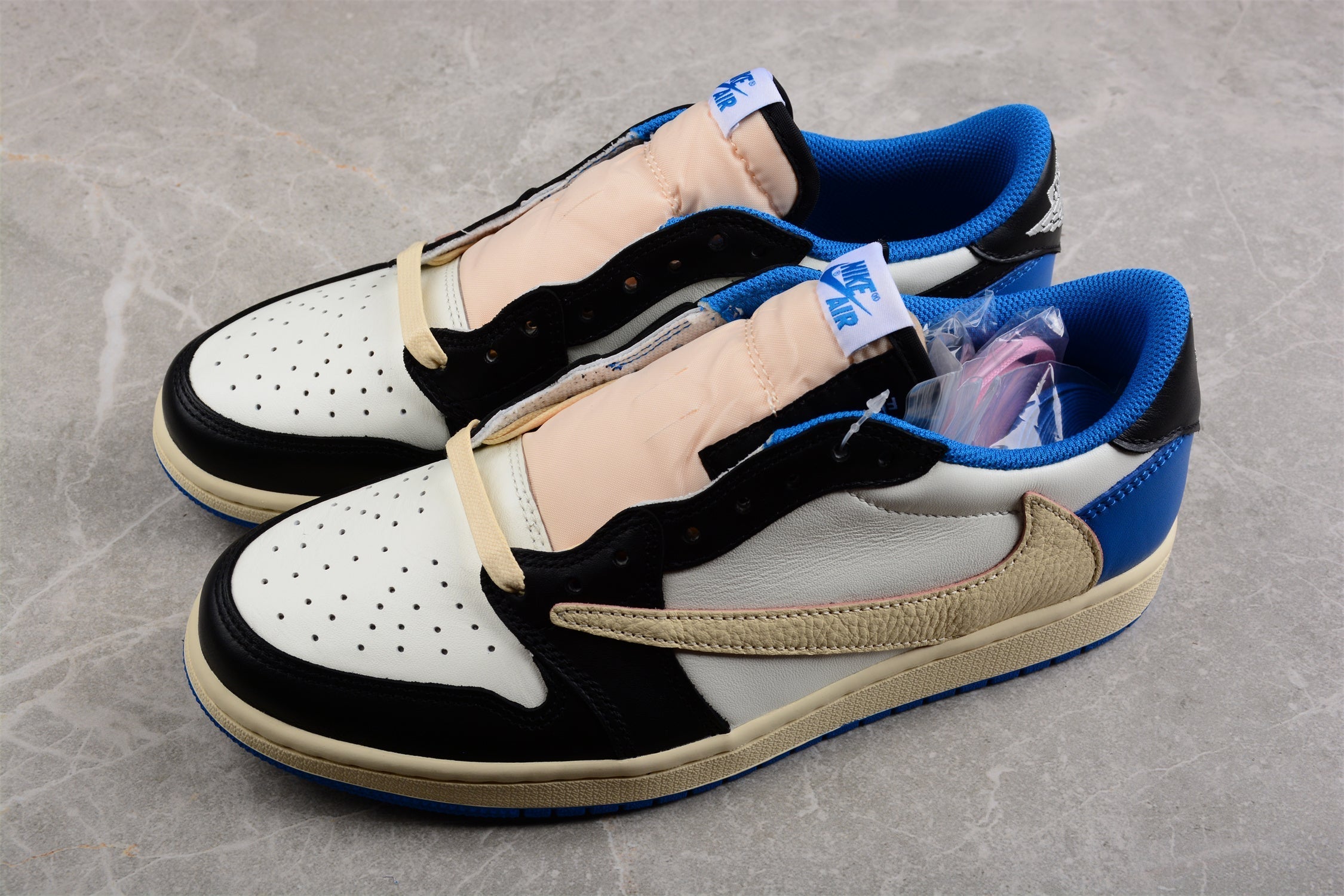 AJ 1 Retro Low OG SP Fragment x Travis Scott