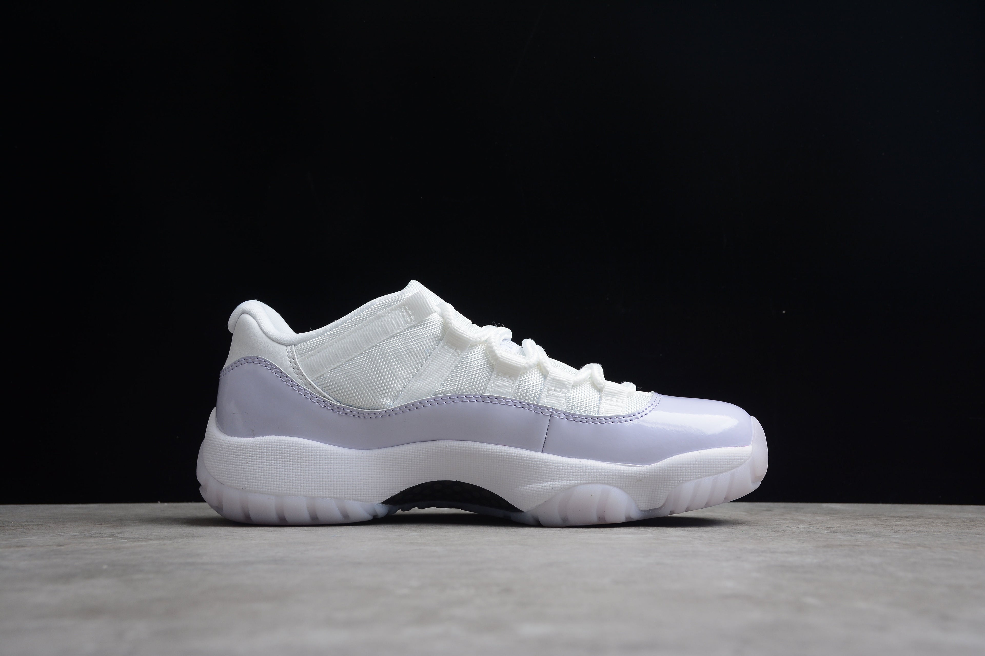 Air Jordan 11 Low  Pure Violet